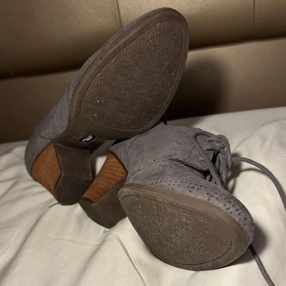 Dr. Scholl's Gray Perforated Heels - Picture 3 of 5